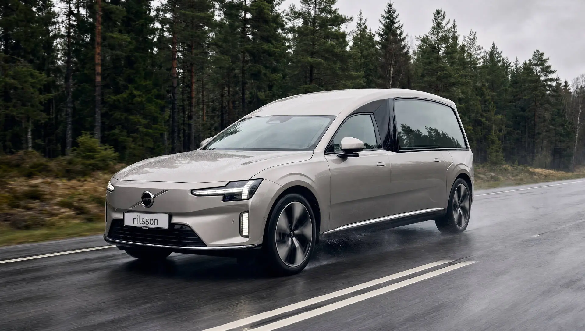Nilsson ES90 hearse on a wet country road